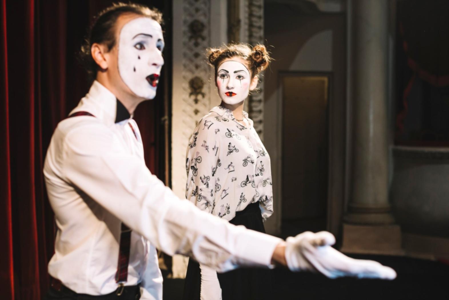 Учасники тренінгу з фізичної комедії та клоунади